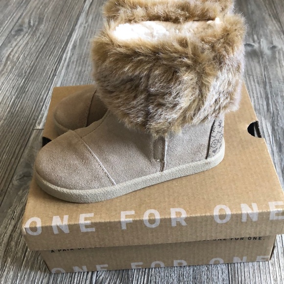 Toms Nepal - toddler 8 - Picture 3 of 3